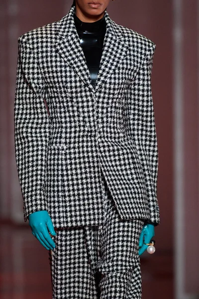 Look 61
